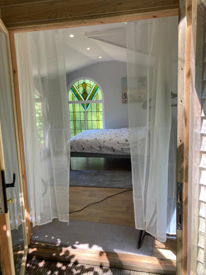 Honey Bee Cabin Llandysul Экстерьер фото