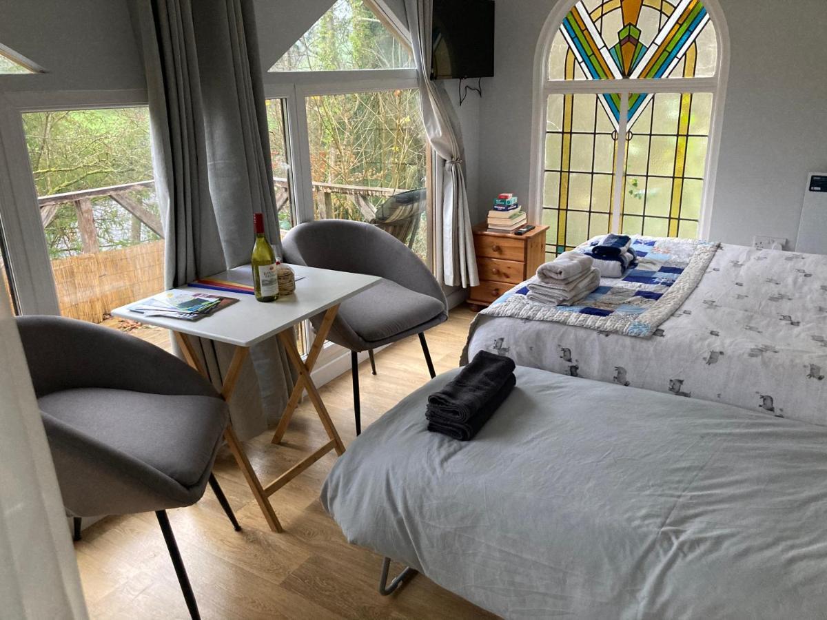 Honey Bee Cabin Llandysul Экстерьер фото